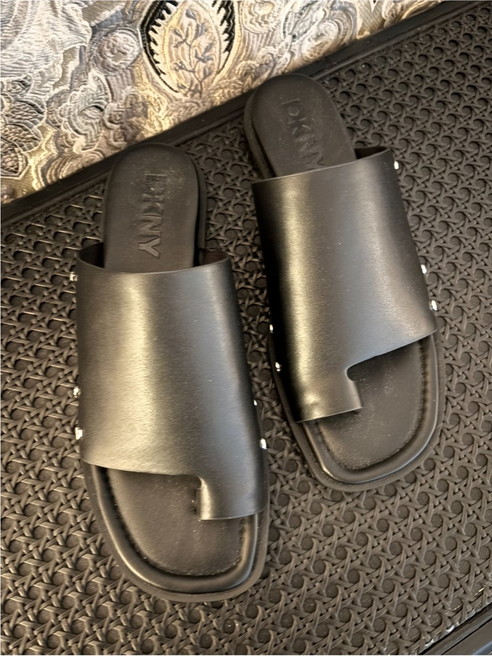 New DKNY  Colwyn Slide Sandals with toe ring.